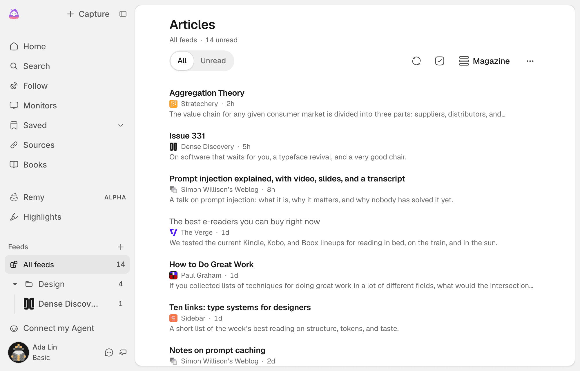 A caixa de entrada de Feeds do smry com novos posts de fontes seguidas como Stratechery, Simon Willison's Weblog e The Verge, cada um com um resumo de uma linha.