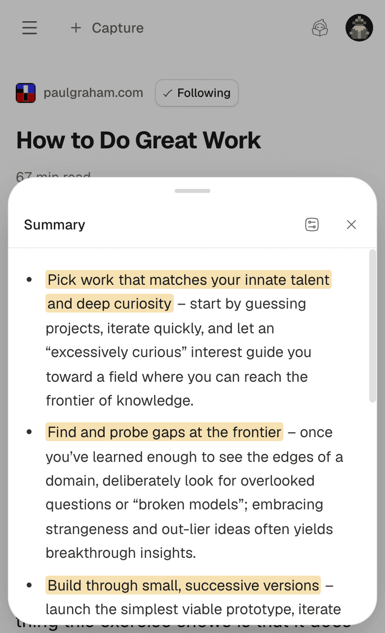 O leitor do smry com o ensaio How to Do Great Work em texto limpo, ao lado de um painel de resumo cujos pontos-chave aparecem destacados no artigo.